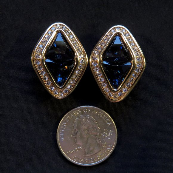 Vintage Signed Swarovski SAL Sapphire blue and clear crystal gold tone clip on. - Picture 1 of 2